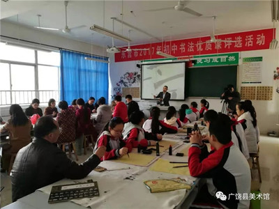 书画润心田 文化传薪火——广饶县美术馆送书画“六进”惠民活动走进英才中学